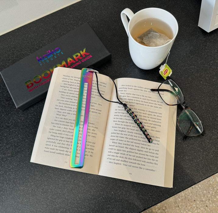 Metal Bookmark with Fidget Hook & Reading Guide in Oil Slick  - Kaiko exclusive