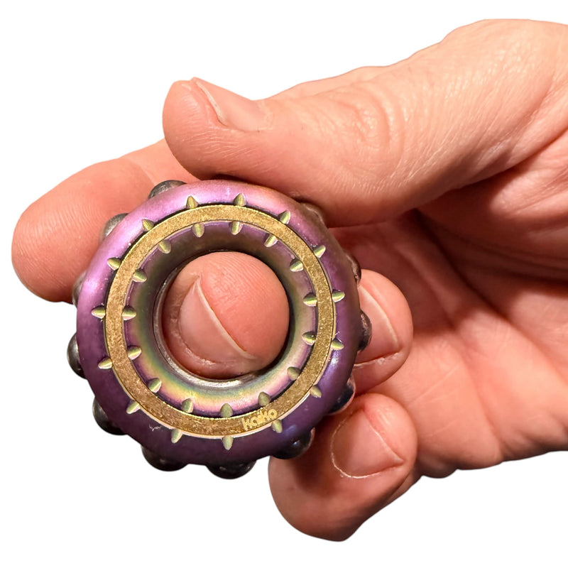 Freewheel Spinner held between fingers
