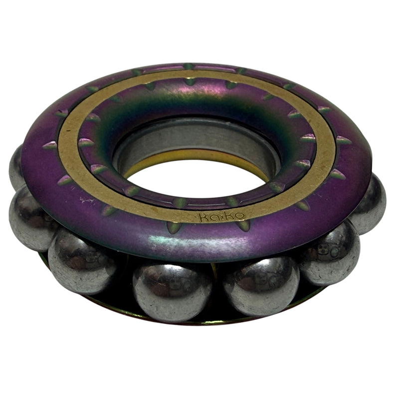 Freewheel Spinner in oil slick finish showing stainless steel balls