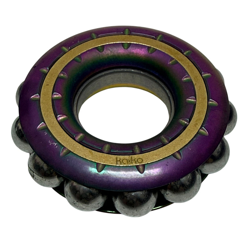 Freewheel Spinner in oil slick finish, front view